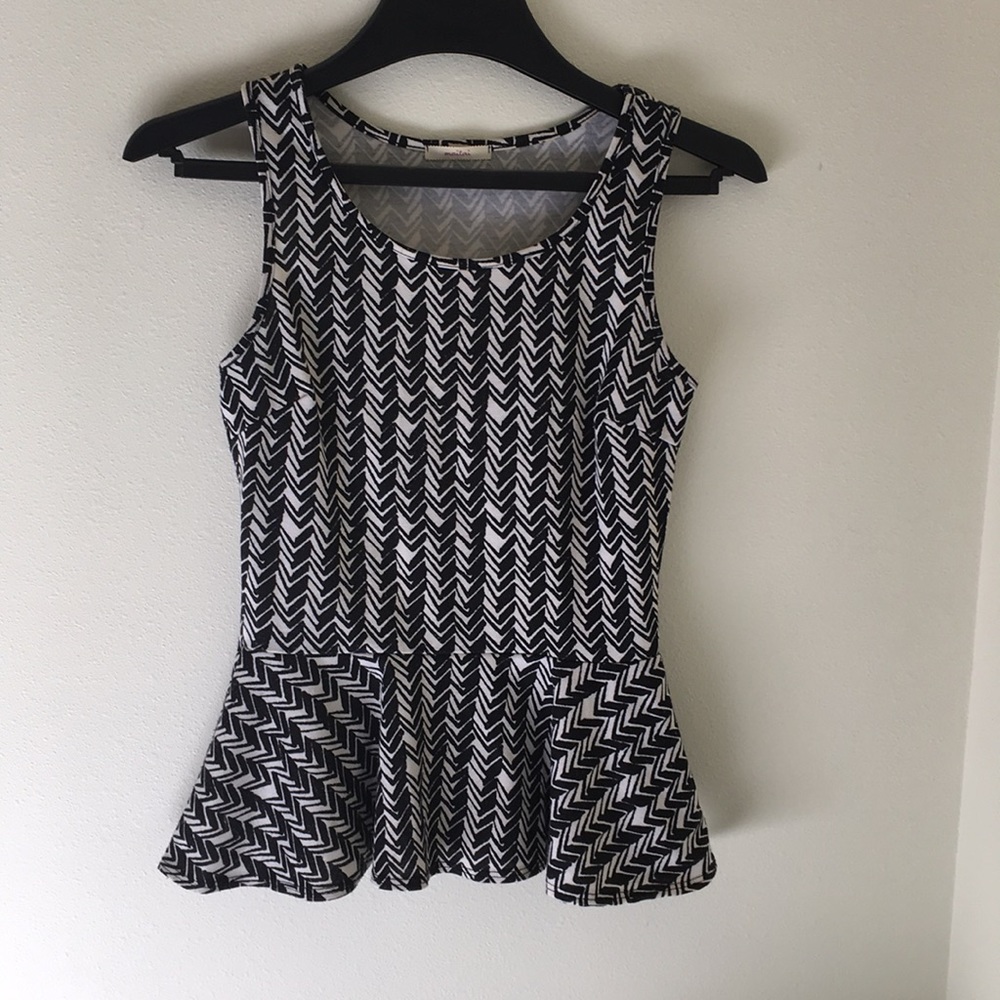 Adorable black and white tank top
